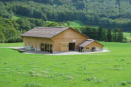 Neubau Laufstall mit Futterlager